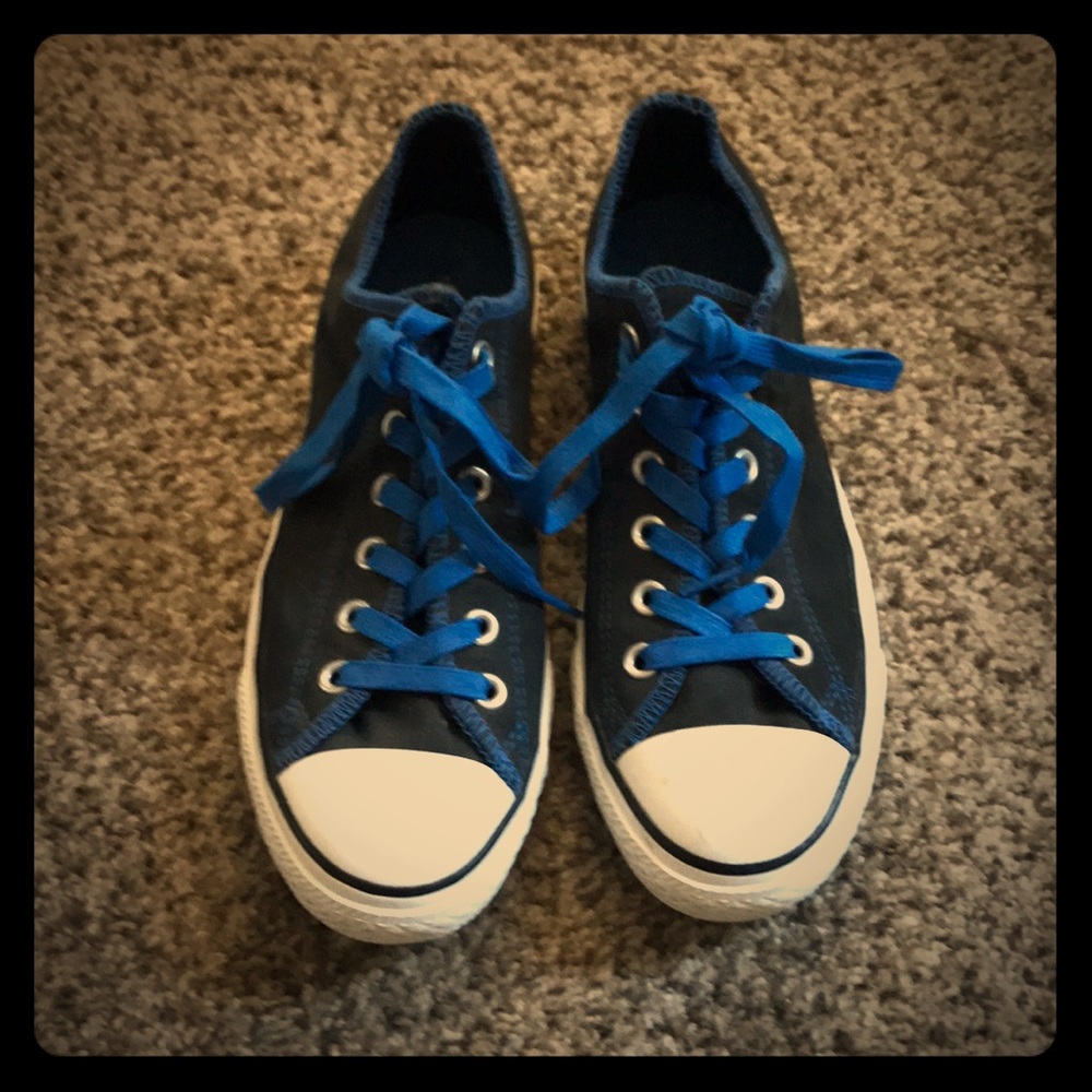 Converse sneakers navy w/ blue stitches and laces